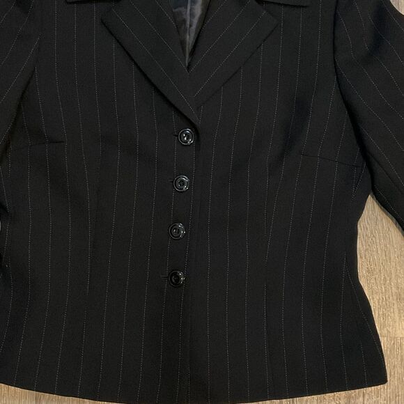 Tahari Arthur S Levine Black Pinstripe Blazer‎ Suit Jacket Sz 10P Petite - Picture 2 of 8